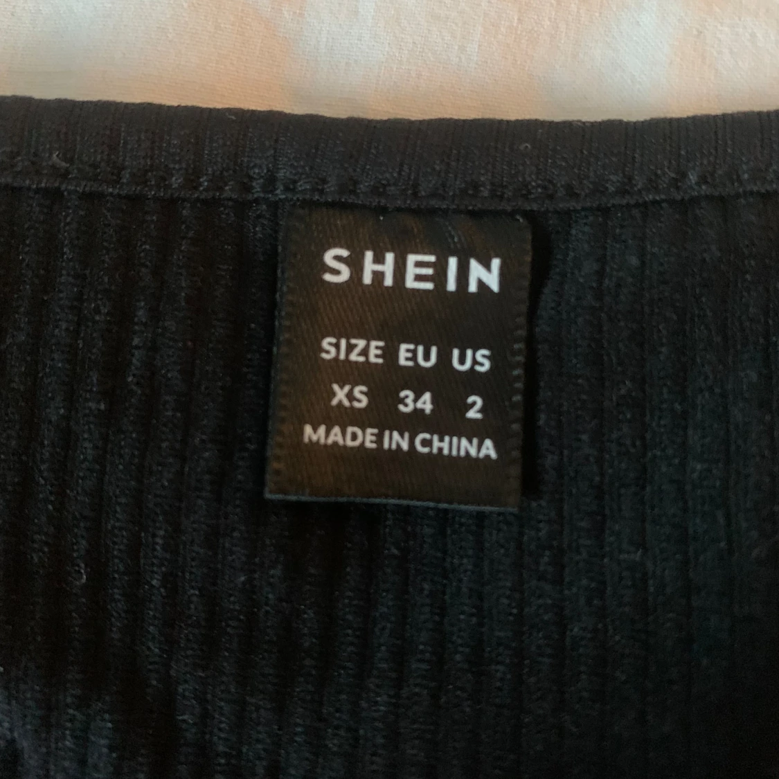 Kort svart tröja - 90