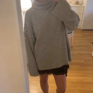 stor stickad tröja - perfekt stor stickad tröja till hösten🩶🩶nyskick från veromoda