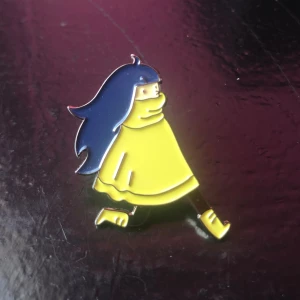 gullig pin - jag vet inte vart den är från men tycker den är väldigt gullig😋  den är i nyskick. om man vill så kan den skickas med gratis om man köper något annat.❤️