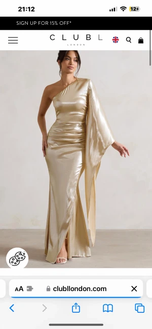 Maxi klänning  - Säljer denna maxiklänning från club l london i storlek 34  Aldrig använd endast testat  Nypris 1600