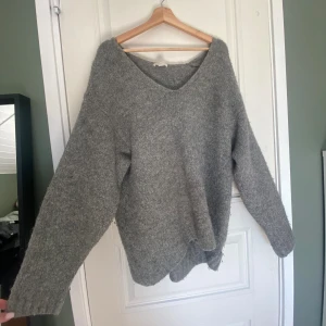 Stickad tröja  - Fint skick , använd fåtal ggr🌟 oversize 