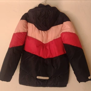 Bomber jacka från lindex  - Fin jacka i bra skick, säljer den för att den blivit liten