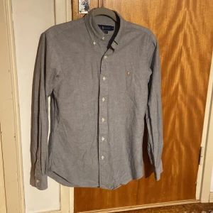 Ralph lauren skjorta - Fin raffe skjorta, inga tecken på användning använd fåtal gånger.