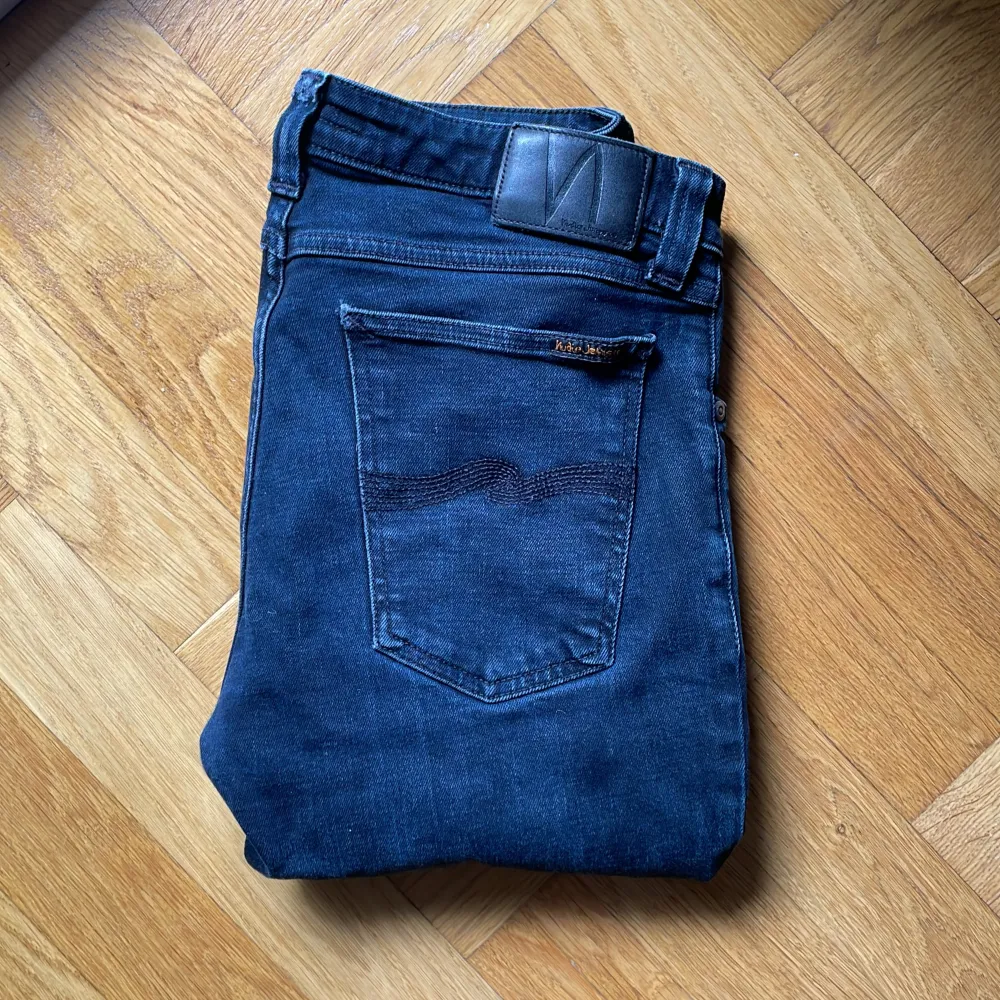 Ett par riktigt stilrena Nudie jeans i 10/10 skick 🤩 Frakts inom 48 timmar via PostNord eller instabox 📦😮‍💨. Jeans & Byxor.