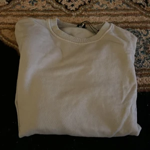 Ryvls crewneck storlek 158-164 - Helt ny oanvänd ryvls crewneck storlek 158-164