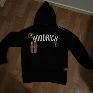 Hoodrich  - Säljer de här för jag inte heller längre använder den köpte för cirka 700 från jb sport men säljer för 400 