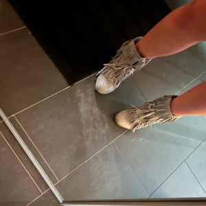 Fransskor💖 - Jättefina fransskor som jag säljer då dem inte kommer till användning💗 jätte bra skick med nästan inga defekter förutom att det har hänt något i sulan som varken känns eller syns. Skriv för funderingar💖