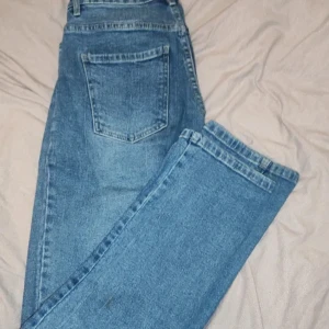 Raka jeans med mönster  - Storlek 34, skinny men raka vis smal benen