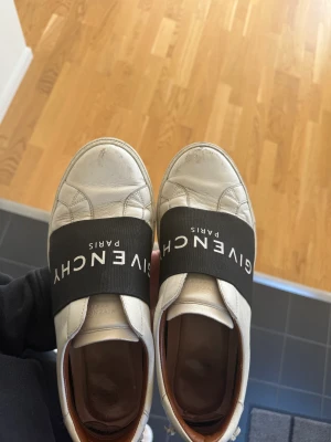 Gicvency sneakers - Kvitto finns. 