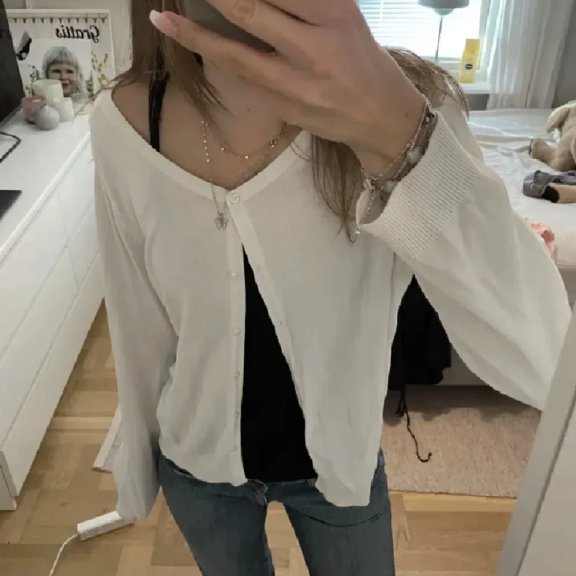 Vit kofta med knappar