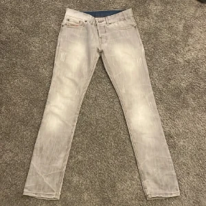 Disel jeans i grå färg  - Nu säljer jag mina disel jeans som inte passar längre storlek 31