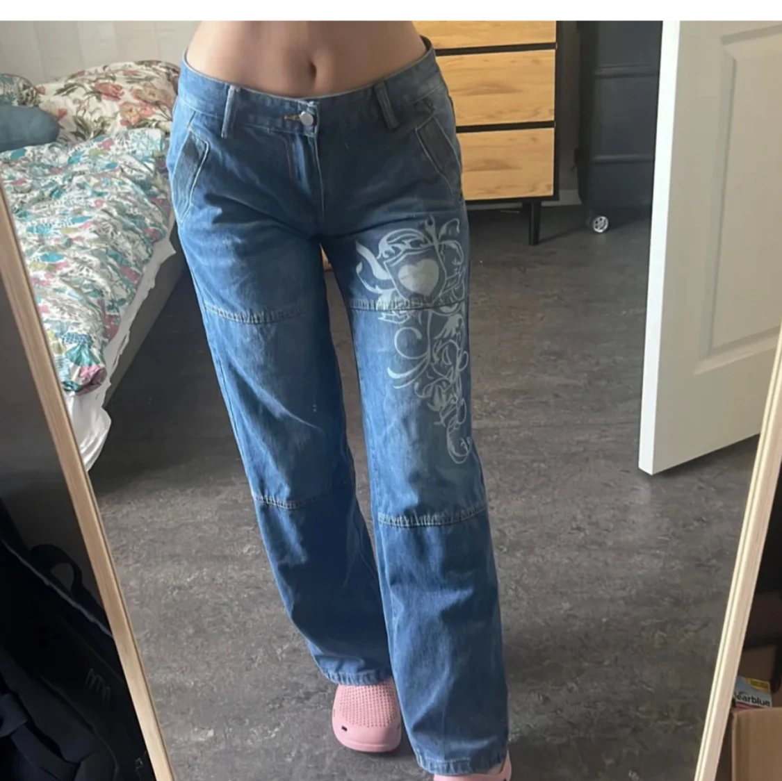 Blå jeans med tryck - 91