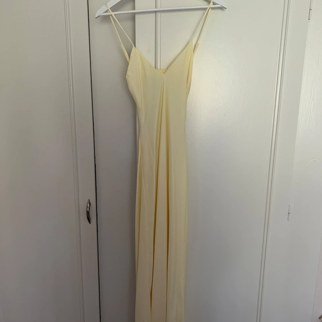 Ljusgul klänning Zara - 90