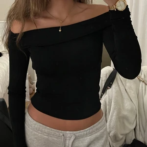 Off-shoulder - bra skick, använd 1-2 ggr! 🌟