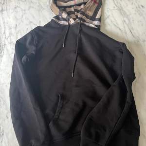 Burberry Hoddie!  Topp sick,10/10  Rekommenderas starkt! 