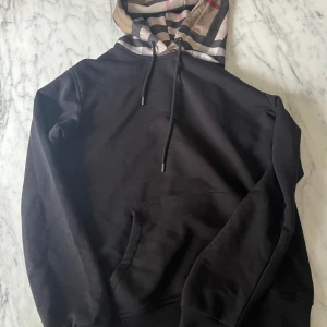 Burberry Hoddie! - Burberry Hoddie!  Topp sick,10/10  Rekommenderas starkt! 