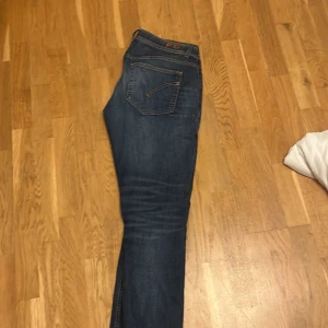 Säljer ett par dondup jeans  - Säljer ett par nästan helt nya dondup jeans då dom är lite förstora för mig