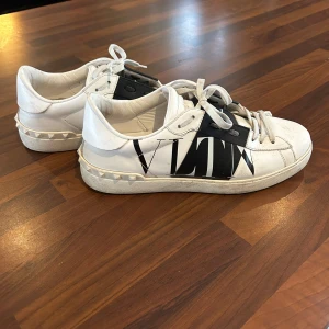 Valentino open (rare) - Riktigt snygga och unika Valentino skor. Skick 8/10 