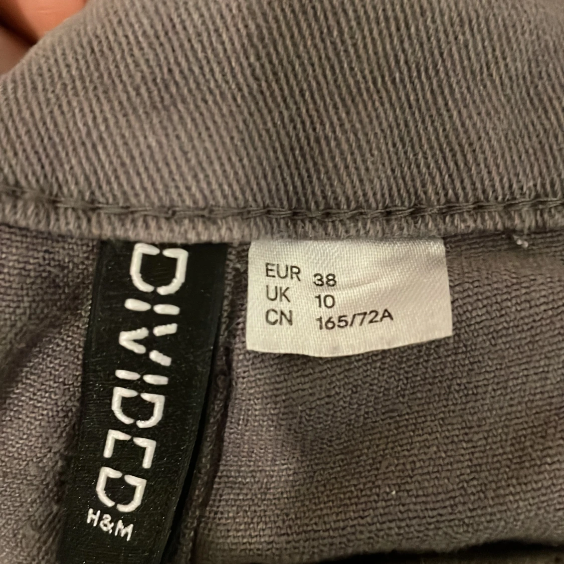 Gråa mom byxor - 92