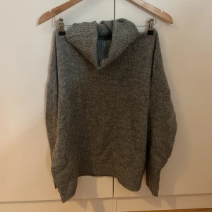 Tröja  - Köpt från lager 157, oanvänd. Pris går att diskutera.