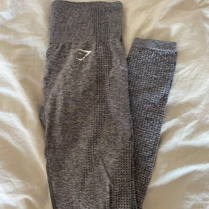 Träningtights Gymshark - Gråa träningstights från Gymshark. Gamla Vital-modellen. Storlek S.