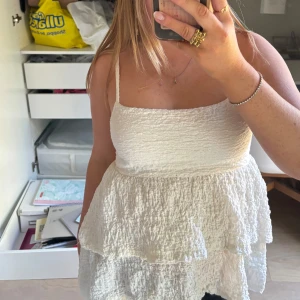 Topp Gina Tricot - Säljer denna super söta toppen från Gina Tricot i storlek S🫶🏼☺️