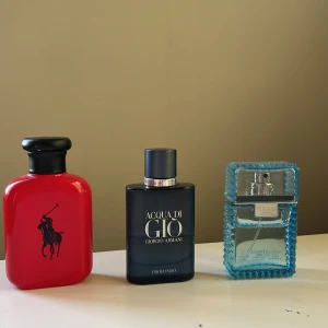 Parfym - Acqua di gio 350 kr Versace 400 Ralph lauren halv 300