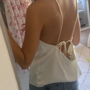 Satin topp - Jättesöt satin topp från zara✨älskar denna men kommer tyvärr inte till användning så mycket längre