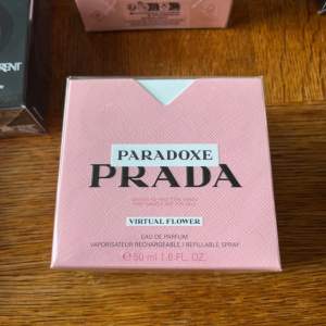 Oöppnad förpackning parfym för kvinnor.  Prada paradoxe virtual flower. 50ml