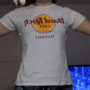 hard rock café t-shirt - bra skick, knappt använd, säljer p.g.a för liten