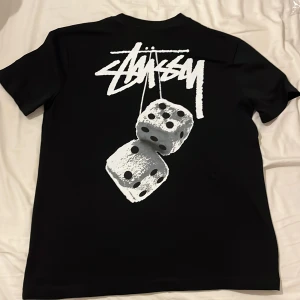 Stussy t-shirt - Stussy t-shirt storlek M. Använd endast en gång så i väldigt bra skick. Priset kan diskuteras vid snabb affär