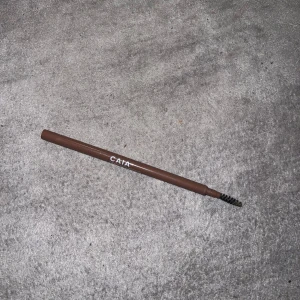 Brynpenna - Caia precesion brows, ens locket saknas 