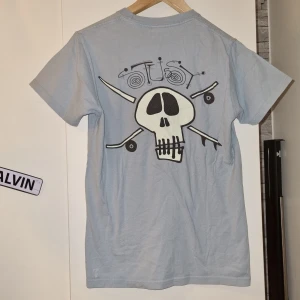 Stussy vintage skull tee - Vintage stussy tshirt i ett mycket fint skick! Skriv om du har någon fråga. Äkta