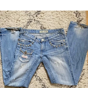 Jeans - Jeans med detaljer❣️Modell: bootcut  Skriv om du vill ha måtten