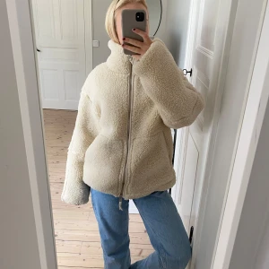 Populär Teddy jacka  - Säljer mig teddy jacka från Hm, inga defekter!