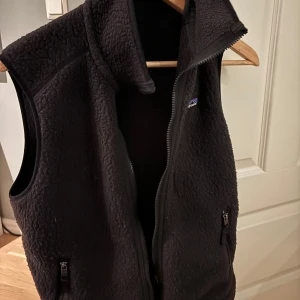 Patagonia väst  - Patagonia väst i storlek S (passar även M) bra skick, knappt använd