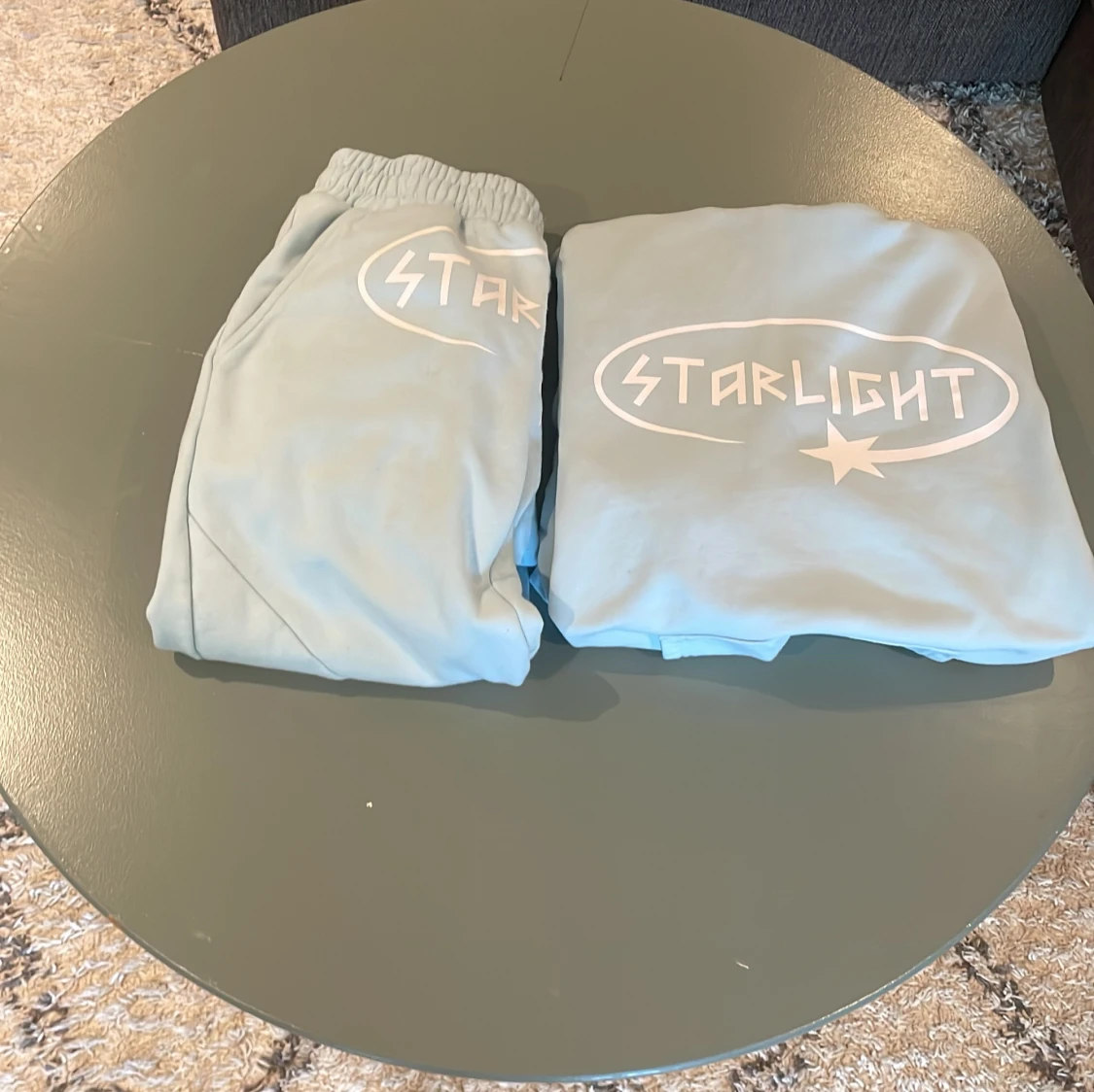 Säljer min starlight tracksuit för jag använder inte den längre 