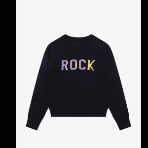 Zadig tröja Rock  - Hej! Säljer den här fina Zadig tröjan för att den är för liten för mig. Inga defekter och i ett fint skick. Köptes för 1,400 men kan tänka mig sälja den för 1000-800. Hör av dig! ☺️