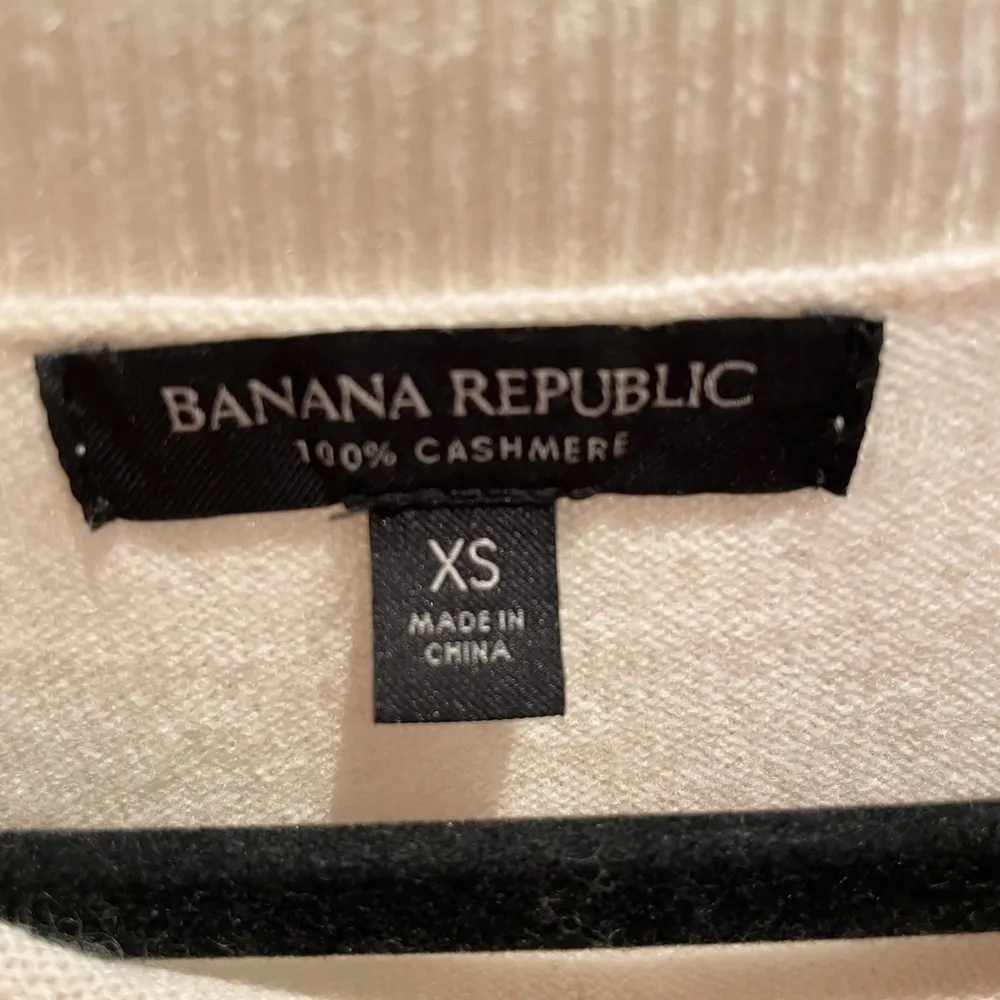 Vitt dam topp i 100% chamaré från Banana Republic! . Toppar.