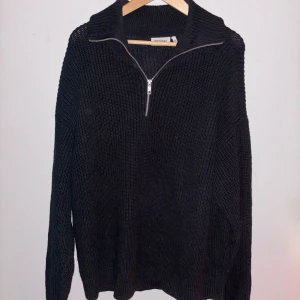 Stickad weekday kofta - As snygg stickad teöja perfekt till hösten. As mysig och oversized om du vanligtvis bär M och L