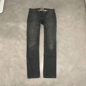 Acne jeans  - Tja! Säljer dessariktigt snygga acne jeans , topp skick och storlek 30/34. Modellen e slim/straight. Nypris 2,5