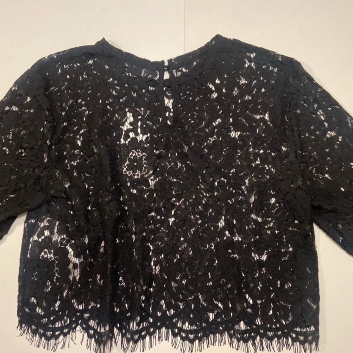 Svart spets blus  - 90