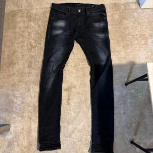 Replay jeans - Replay jeans i modellen jondrill väldigt lika Dondup George i formen. Endast använda några få gånger