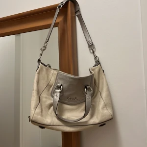 Coach  - Äkta coach 