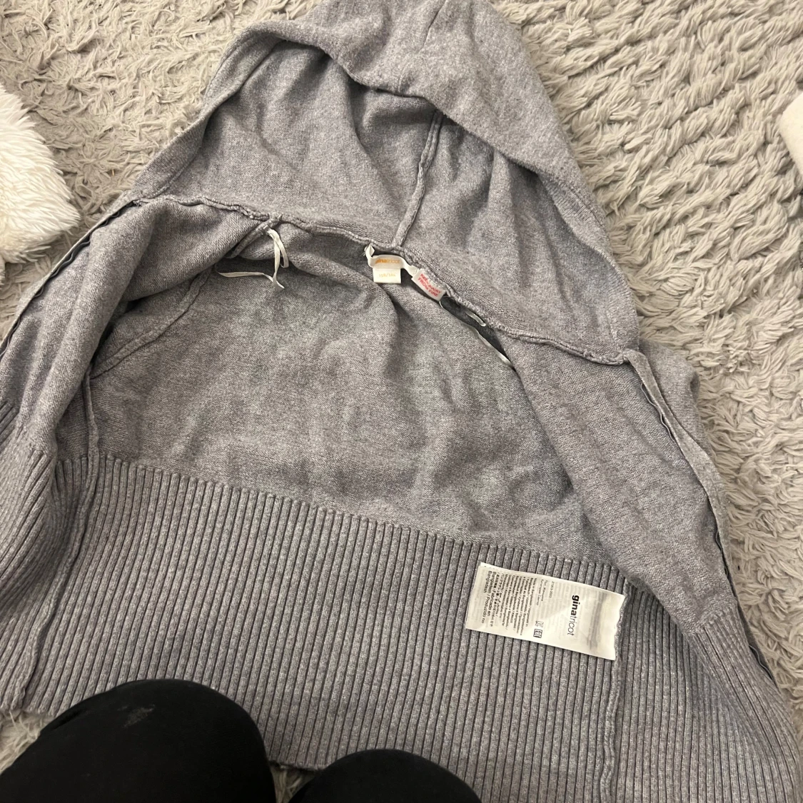 Grå tröja från Gina tricot  - 91