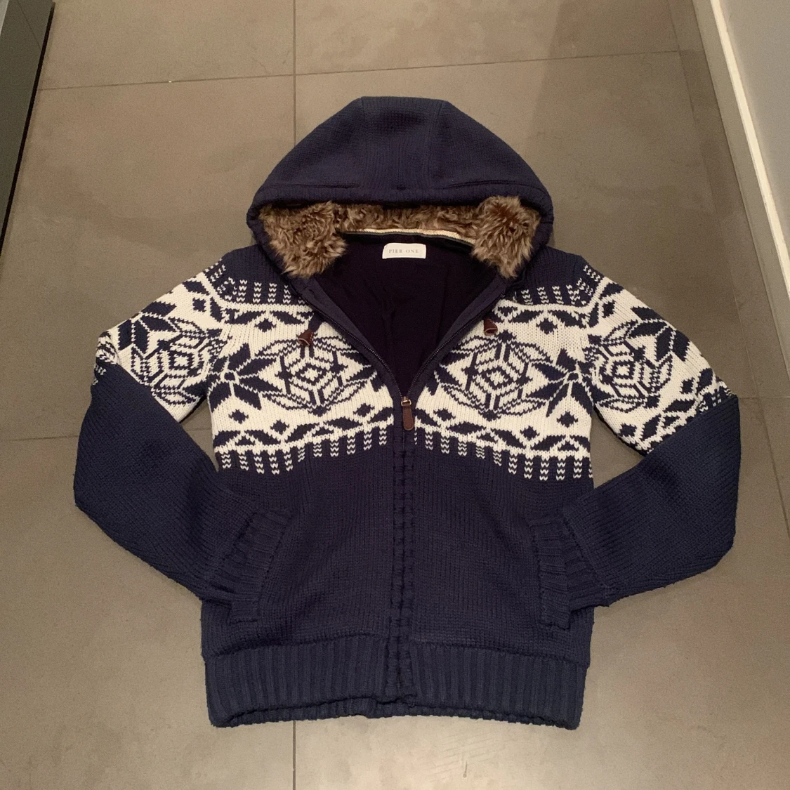 Cardigan med päls luva