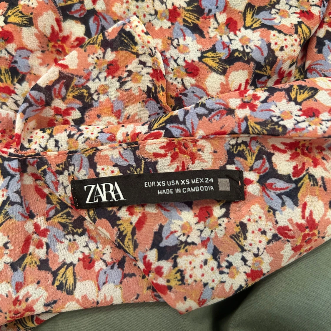 Blommig blus från Zara!! - 91