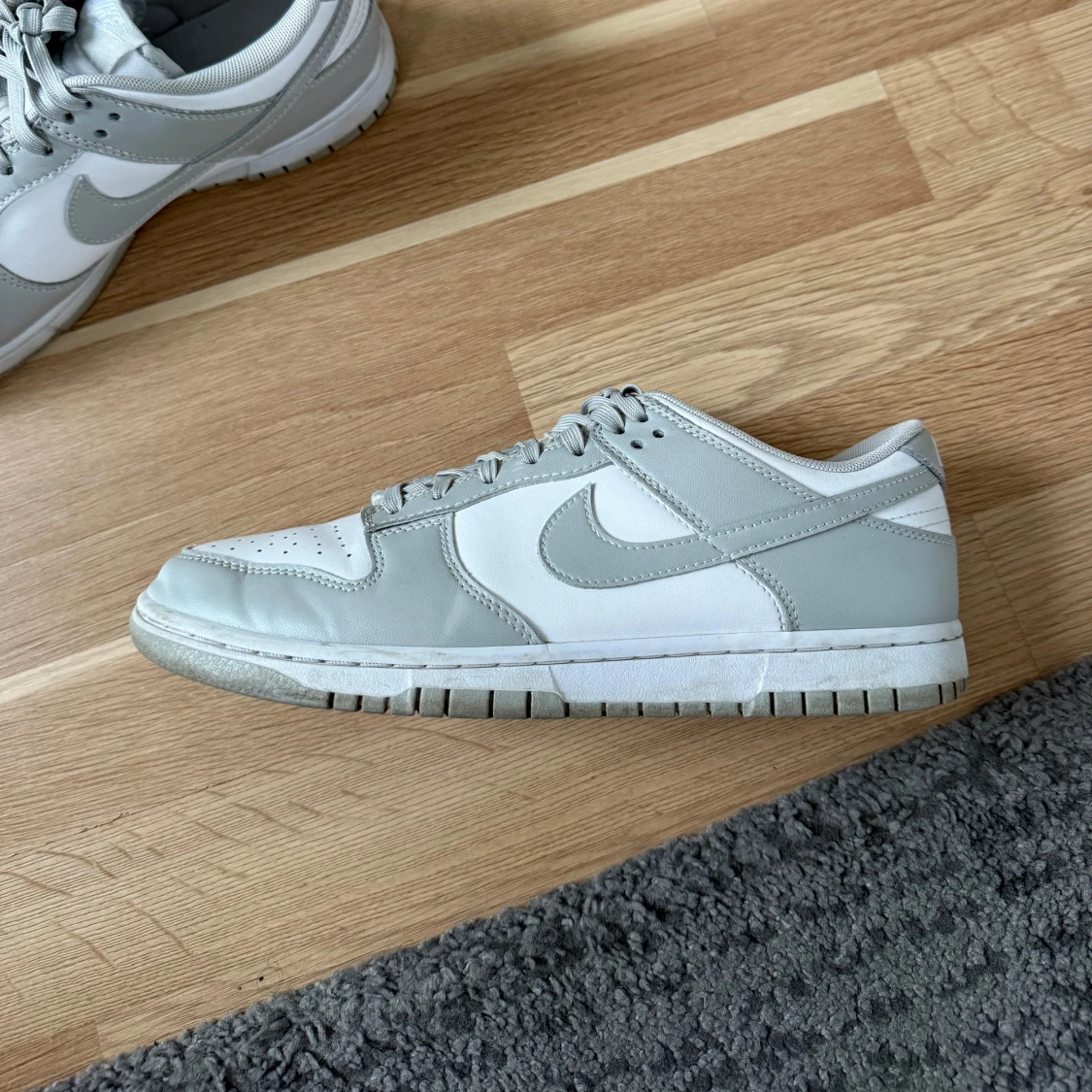 Grey Dunks - 90