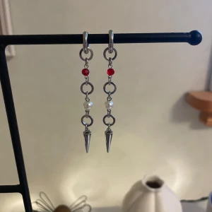 Abigail Earrings  - 65 Kr för ett par💞 gjorda i rostfritt stål vilket innebär att de inte tappar färg eller färgar av sig! Beställ via Plick eller Ebnorth.quickbutik.se🫶🏼 hör av er vid frågor 🤗