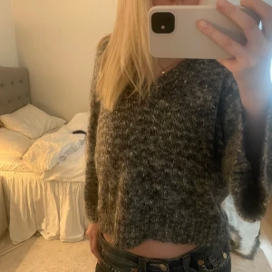 Grå stickad tröja från OneTeaspoon - Mysig grå stickad tröja från OneTeaspoon. 